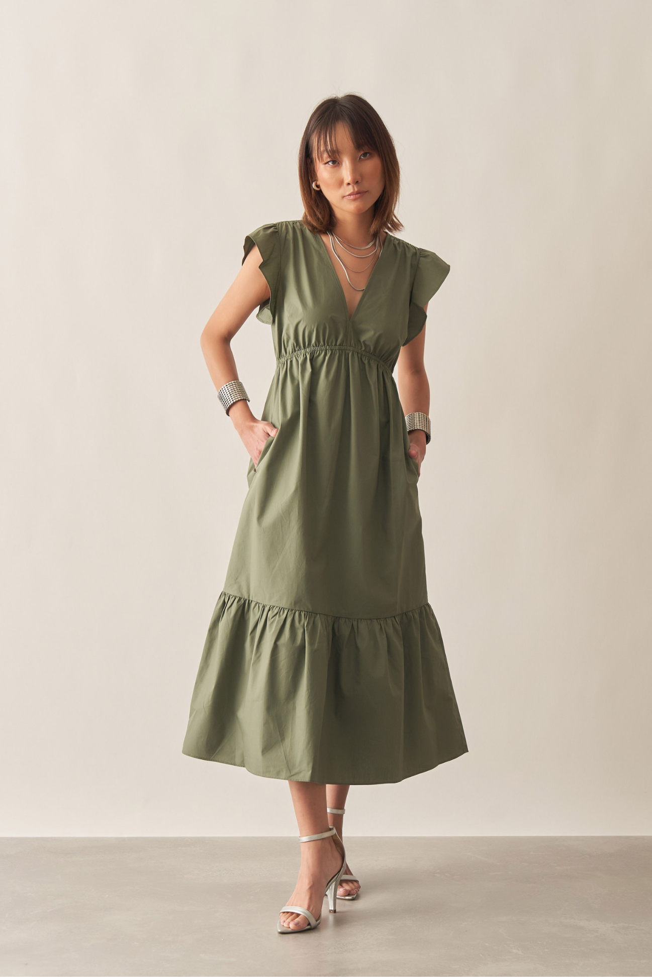 VESTIDO COTTON PAPER DECOTE V COM MANGA BABADO