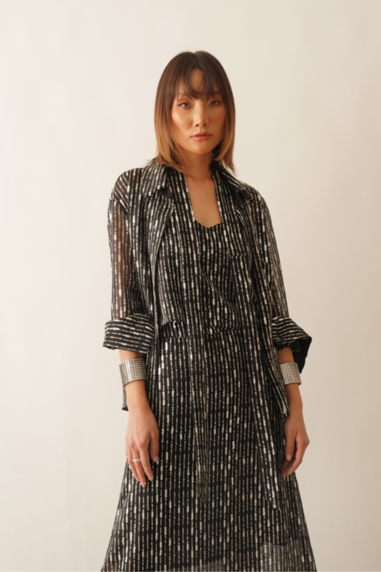 CAMISA GEOGETTE BORDADO PAETE PRATA