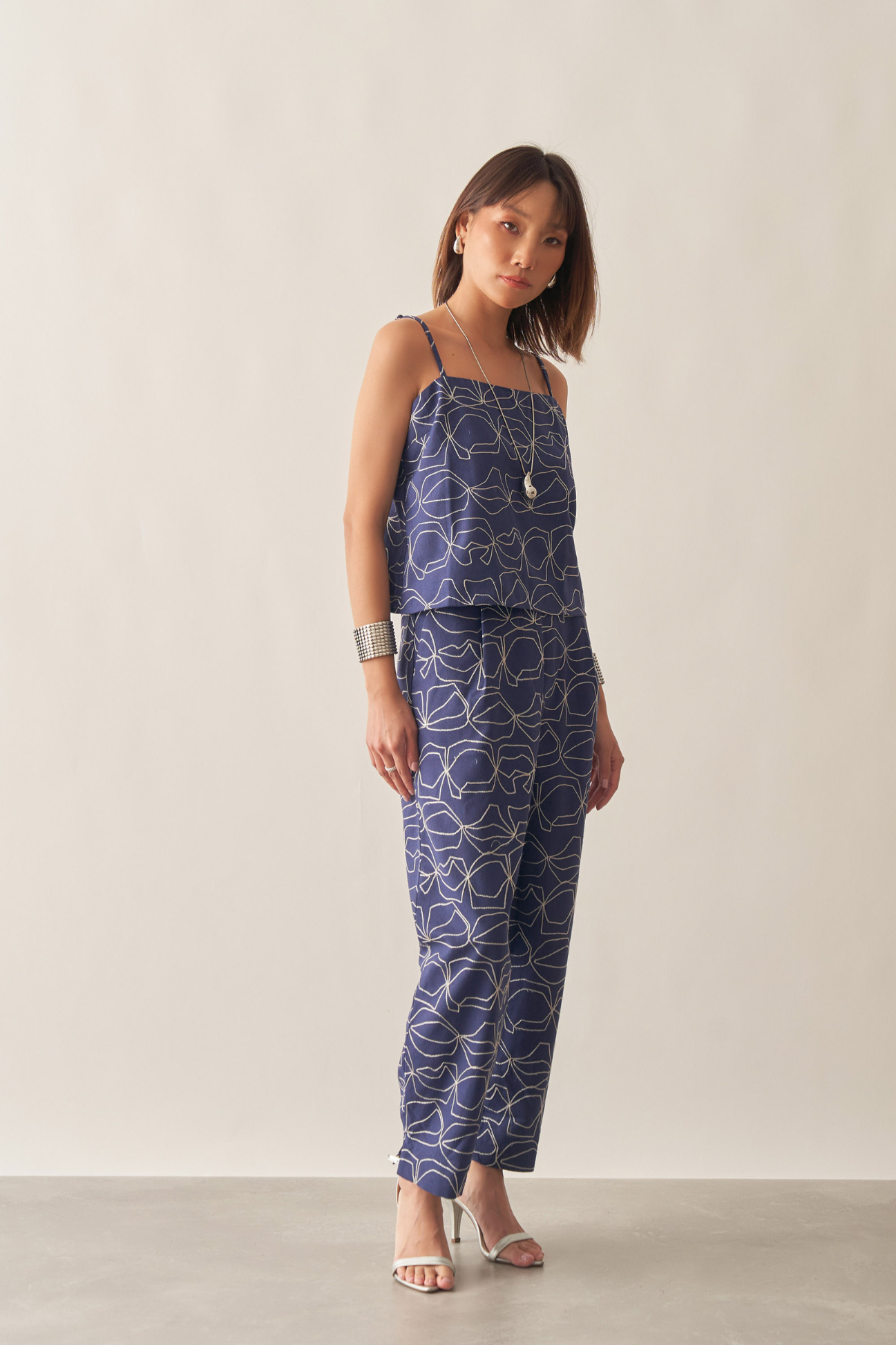 CALÇA LINHO MISTO BORDADO DE LINHA