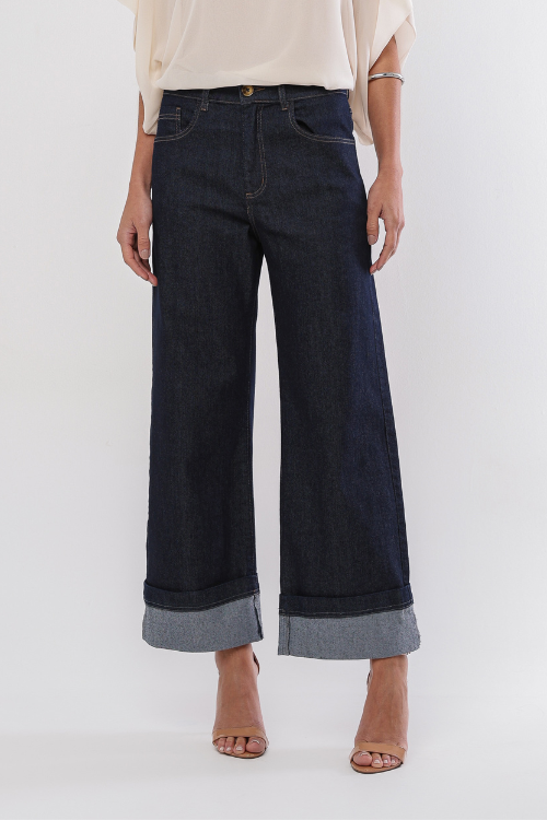 CALÇA JEANS RETA FIVE POCKETS COM BARRA DOBRADA